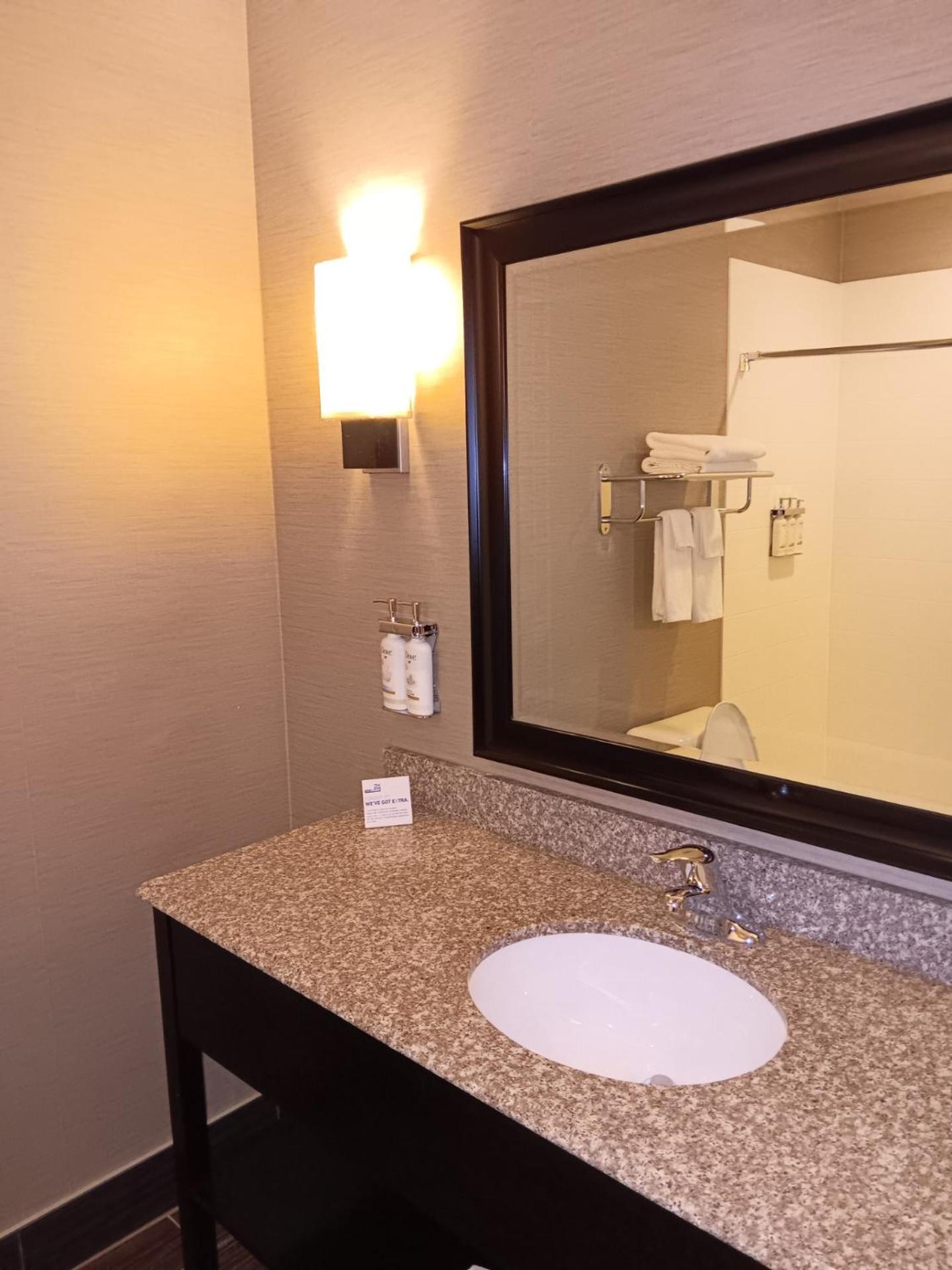 Holiday Inn Express And Suites - Bradford By Ihg Eksteriør bilde